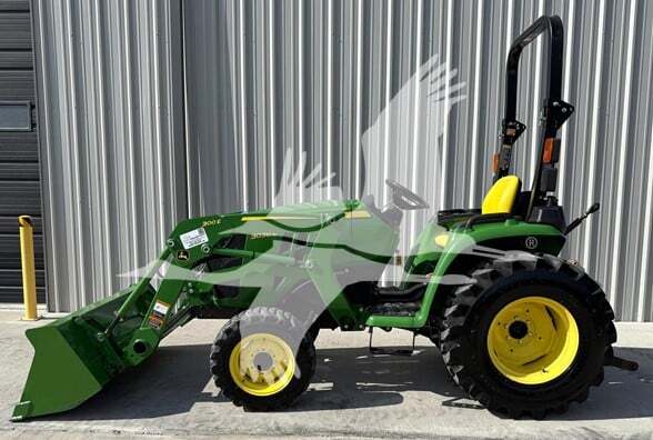 John Deere 3038E