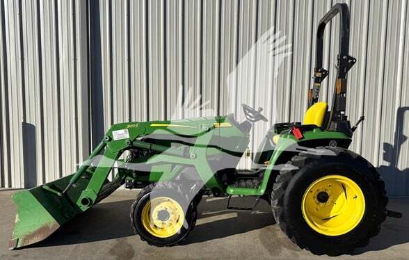 John Deere 3038E (2021)