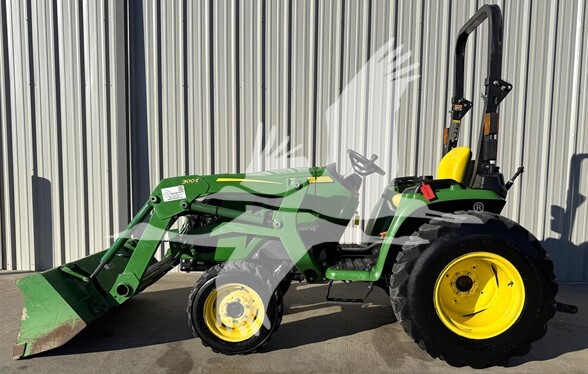 John Deere 3038E (2021)