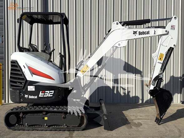 Bobcat E32 (2022)