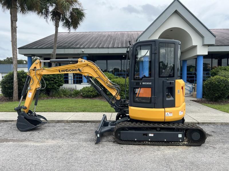  9035 Cab A/C Excavator (2023)