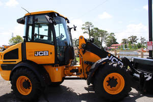 JCB Model Name Construction Wheel Loaders Trim Name 409 AGRI Generic Type very easy to operate. QUALITY AND RELIABILITY BUILT IN This wheel loader benefits from a strong chassis and the best possible weight distribution 