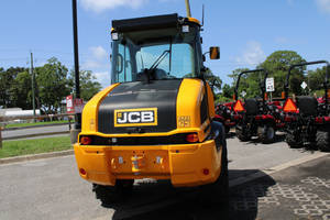 JCB Model Name Construction Wheel Loaders Trim Name 409 AGRI Generic Type very easy to operate. QUALITY AND RELIABILITY BUILT IN This wheel loader benefits from a strong chassis and the best possible weight distribution 