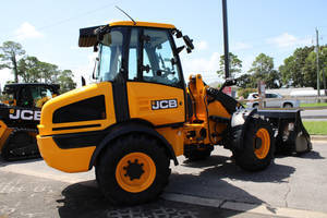 JCB Model Name Construction Wheel Loaders Trim Name 409 AGRI Generic Type very easy to operate. QUALITY AND RELIABILITY BUILT IN This wheel loader benefits from a strong chassis and the best possible weight distribution 