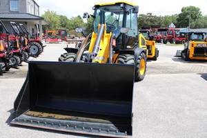 JCB Model Name Construction Wheel Loaders Trim Name 409 AGRI Generic Type very easy to operate. QUALITY AND RELIABILITY BUILT IN This wheel loader benefits from a strong chassis and the best possible weight distribution 