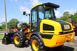 JCB Model Name Construction Wheel Loaders Trim Name 409 AGRI Generic Type very easy to operate. QUALITY AND RELIABILITY BUILT IN This wheel loader benefits from a strong chassis and the best possible weight distribution 
