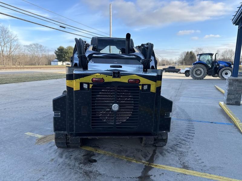 new wrap on it . Excellent stability and weight distribution maximize performance and safety. All-round visibility ensures high maneuverability and faster work cycles. The Comfort Deluxe Cab features excellent ergonomics and best-in-class comfort. The new color display features an integrated reversing camera. Wheels or tracks 