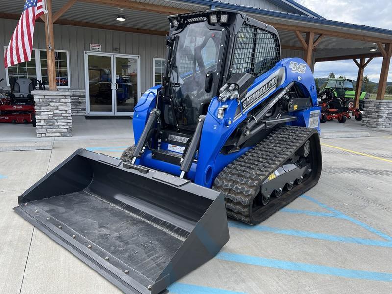 COMFORT A PRIORITY The Comfort Deluxe Cab offers up to 25 . Excellent stability and weight distribution maximize performance and safety. All-round visibility ensures high maneuverability and faster work cycles. The Comfort Deluxe Cab features excellent ergonomics and best-in-class comfort. The new color display features an integrated reversing camera. Wheels or tracks 