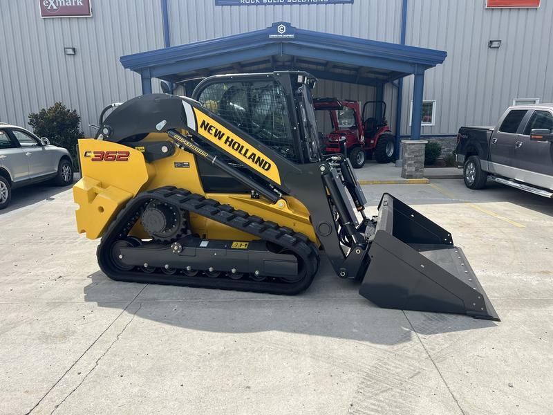 COMFORT A PRIORITY The Comfort Deluxe Cab offers up to 25 . Excellent stability and weight distribution maximize performance and safety. All-round visibility ensures high maneuverability and faster work cycles. The Comfort Deluxe Cab features excellent ergonomics and best-in-class comfort. The new color display features an integrated reversing camera. Wheels or tracks 