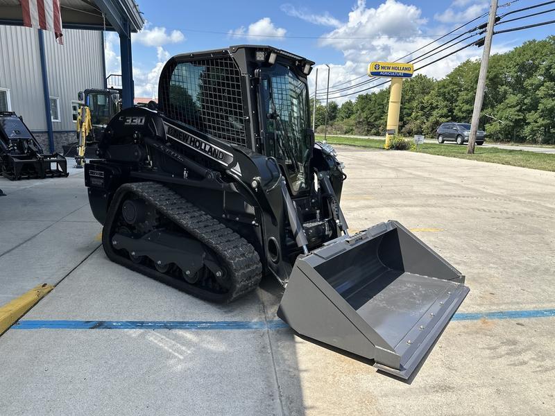 COMFORT A PRIORITY The Comfort Deluxe Cab offers up to 25 . Excellent stability and weight distribution maximize performance and safety. All-round visibility ensures high maneuverability and faster work cycles. The Comfort Deluxe Cab features excellent ergonomics and best-in-class comfort. The new color display features an integrated reversing camera. Wheels or tracks 