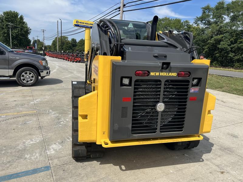 COMFORT A PRIORITY The Comfort Deluxe Cab offers up to 25 . Excellent stability and weight distribution maximize performance and safety. All-round visibility ensures high maneuverability and faster work cycles. The Comfort Deluxe Cab features excellent ergonomics and best-in-class comfort. The new color display features an integrated reversing camera. Wheels or tracks 