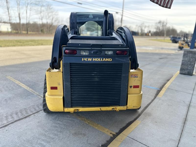 COMFORT A PRIORITY The Comfort Deluxe Cab offers up to 25 . Excellent stability and weight distribution maximize performance and safety. All-round visibility ensures high maneuverability and faster work cycles. The Comfort Deluxe Cab features excellent ergonomics and best-in-class comfort. The new color display features an integrated reversing camera. Wheels or tracks 