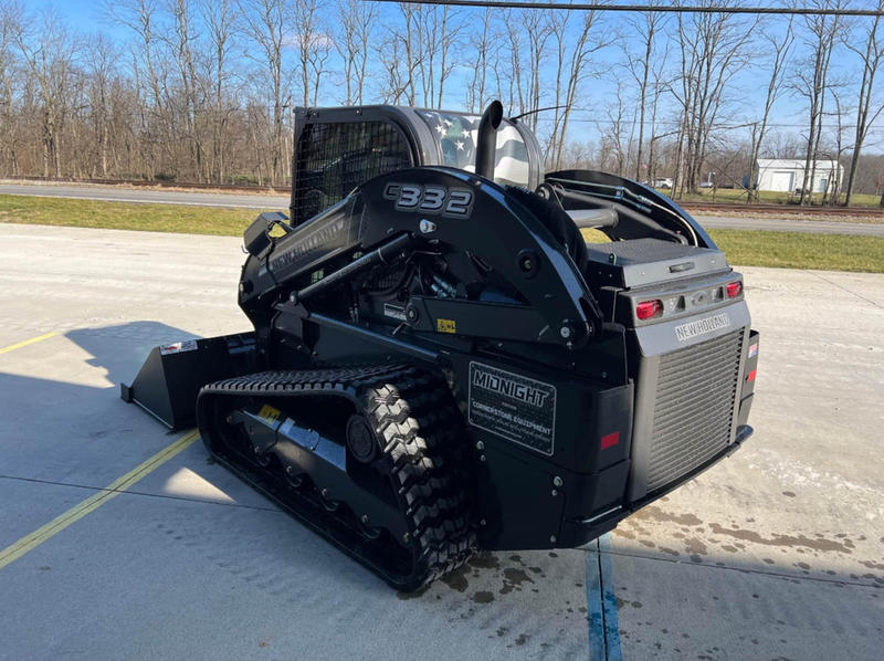 COMFORT A PRIORITY The Comfort Deluxe Cab offers up to 25 . Excellent stability and weight distribution maximize performance and safety. All-round visibility ensures high maneuverability and faster work cycles. The Comfort Deluxe Cab features excellent ergonomics and best-in-class comfort. The new color display features an integrated reversing camera. Wheels or tracks 