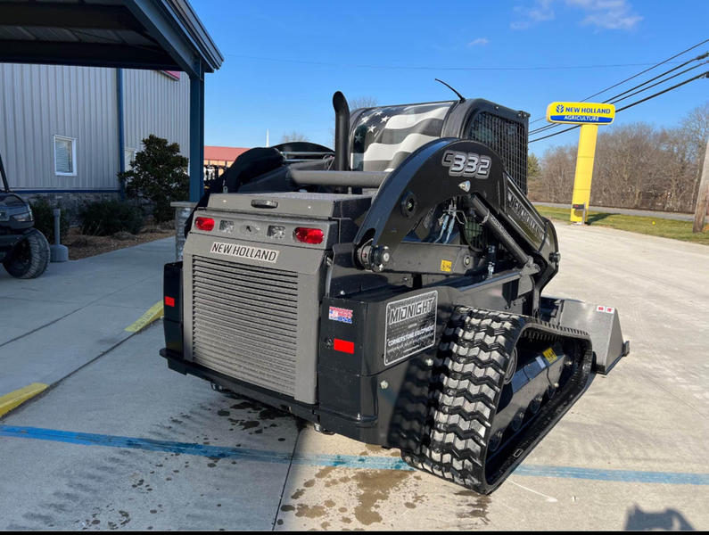 COMFORT A PRIORITY The Comfort Deluxe Cab offers up to 25 . Excellent stability and weight distribution maximize performance and safety. All-round visibility ensures high maneuverability and faster work cycles. The Comfort Deluxe Cab features excellent ergonomics and best-in-class comfort. The new color display features an integrated reversing camera. Wheels or tracks 