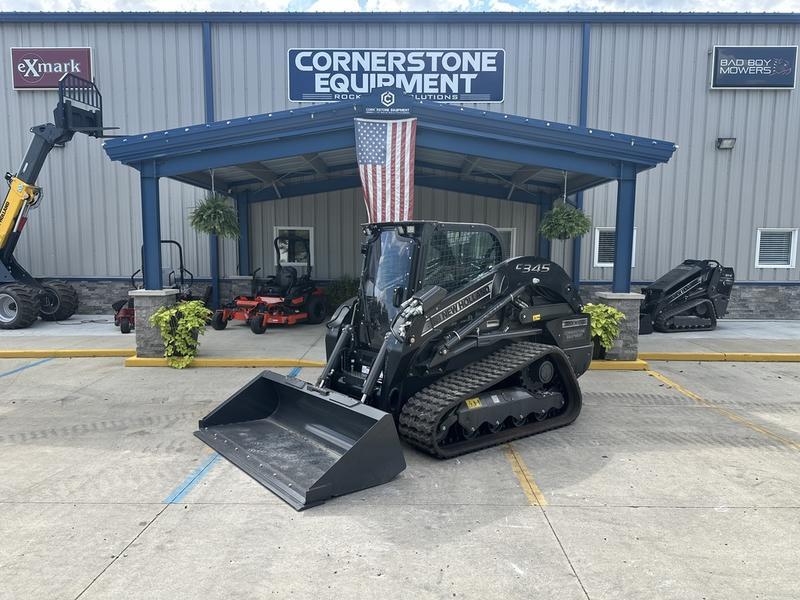 COMFORT A PRIORITY The Comfort Deluxe Cab offers up to 25 . Excellent stability and weight distribution maximize performance and safety. All-round visibility ensures high maneuverability and faster work cycles. The Comfort Deluxe Cab features excellent ergonomics and best-in-class comfort. The new color display features an integrated reversing camera. Wheels or tracks 