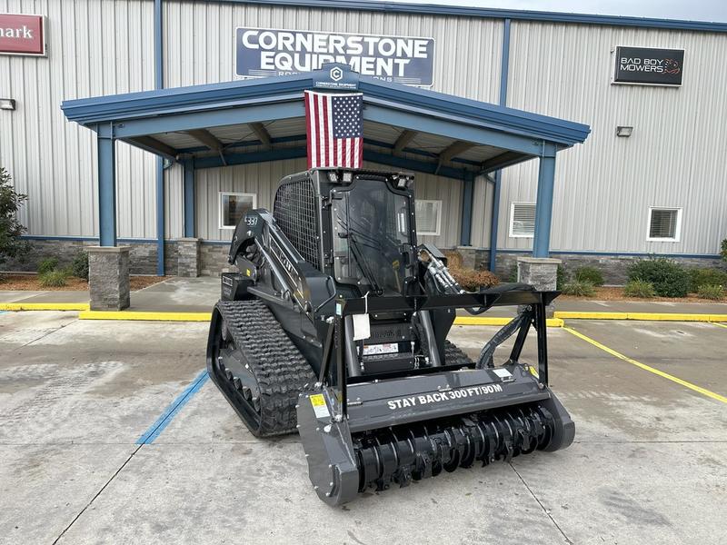 COMFORT A PRIORITY The Comfort Deluxe Cab offers up to 25 . Excellent stability and weight distribution maximize performance and safety. All-round visibility ensures high maneuverability and faster work cycles. The Comfort Deluxe Cab features excellent ergonomics and best-in-class comfort. The new color display features an integrated reversing camera. Wheels or tracks 