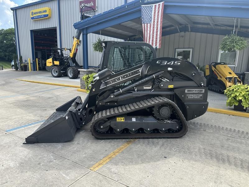 COMFORT A PRIORITY The Comfort Deluxe Cab offers up to 25 . Excellent stability and weight distribution maximize performance and safety. All-round visibility ensures high maneuverability and faster work cycles. The Comfort Deluxe Cab features excellent ergonomics and best-in-class comfort. The new color display features an integrated reversing camera. Wheels or tracks 