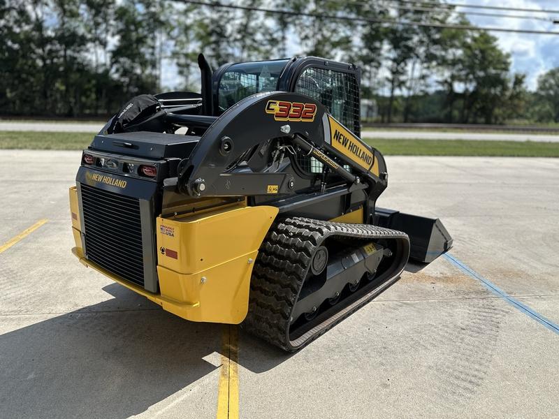 COMFORT A PRIORITY The Comfort Deluxe Cab offers up to 25 . Excellent stability and weight distribution maximize performance and safety. All-round visibility ensures high maneuverability and faster work cycles. The Comfort Deluxe Cab features excellent ergonomics and best-in-class comfort. The new color display features an integrated reversing camera. Wheels or tracks 