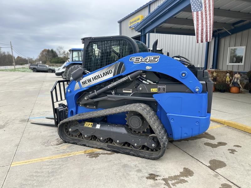 COMFORT A PRIORITY The Comfort Deluxe Cab offers up to 25 . Excellent stability and weight distribution maximize performance and safety. All-round visibility ensures high maneuverability and faster work cycles. The Comfort Deluxe Cab features excellent ergonomics and best-in-class comfort. The new color display features an integrated reversing camera. Wheels or tracks 