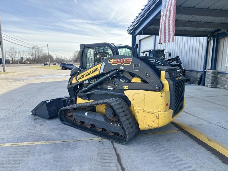 COMFORT A PRIORITY The Comfort Deluxe Cab offers up to 25 . Excellent stability and weight distribution maximize performance and safety. All-round visibility ensures high maneuverability and faster work cycles. The Comfort Deluxe Cab features excellent ergonomics and best-in-class comfort. The new color display features an integrated reversing camera. Wheels or tracks 