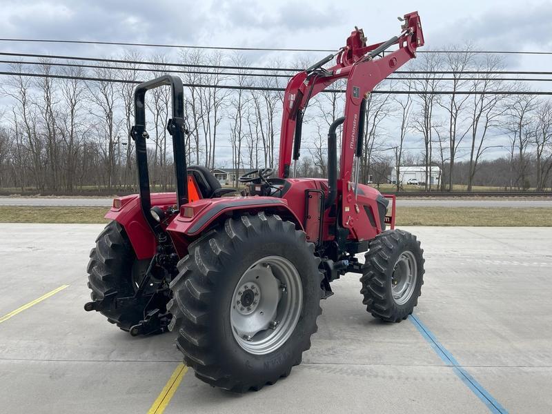 light work of the heaviest jobs 7000 Series 7085 4WD Vehicle Type Tractor Category Utility Serial number MT4S1193 Hours 525 Manufacturer Info Engine Aspiration Turbocharged Stroke Four-stroke 