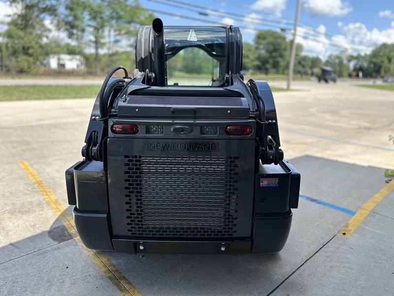 COMFORT A PRIORITY The Comfort Deluxe Cab offers up to 25 . Excellent stability and weight distribution maximize performance and safety. All-round visibility ensures high maneuverability and faster work cycles. The Comfort Deluxe Cab features excellent ergonomics and best-in-class comfort. The new color display features an integrated reversing camera. Wheels or tracks 