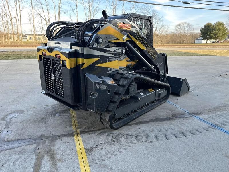 new wrap on it . Excellent stability and weight distribution maximize performance and safety. All-round visibility ensures high maneuverability and faster work cycles. The Comfort Deluxe Cab features excellent ergonomics and best-in-class comfort. The new color display features an integrated reversing camera. Wheels or tracks 