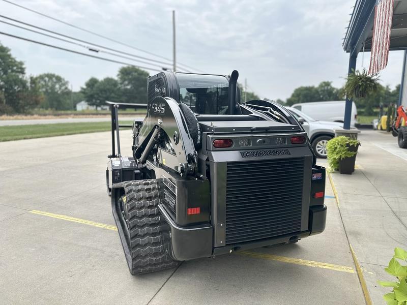 COMFORT A PRIORITY The Comfort Deluxe Cab offers up to 25 . Excellent stability and weight distribution maximize performance and safety. All-round visibility ensures high maneuverability and faster work cycles. The Comfort Deluxe Cab features excellent ergonomics and best-in-class comfort. The new color display features an integrated reversing camera. Wheels or tracks 