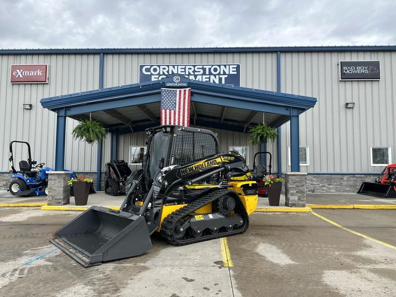 COMFORT A PRIORITY The Comfort Deluxe Cab offers up to 25 . Excellent stability and weight distribution maximize performance and safety. All-round visibility ensures high maneuverability and faster work cycles. The Comfort Deluxe Cab features excellent ergonomics and best-in-class comfort. The new color display features an integrated reversing camera. Wheels or tracks 