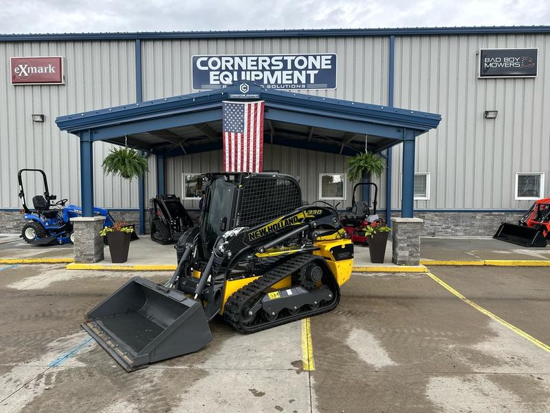 COMFORT A PRIORITY The Comfort Deluxe Cab offers up to 25 . Excellent stability and weight distribution maximize performance and safety. All-round visibility ensures high maneuverability and faster work cycles. The Comfort Deluxe Cab features excellent ergonomics and best-in-class comfort. The new color display features an integrated reversing camera. Wheels or tracks 