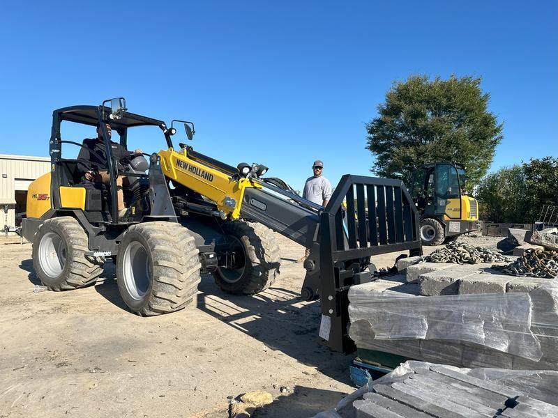 New Holland Construction Model ML35T Vehicle Type Loader Category Small Articulated Loader Payments Get an Estimate for Your Payment Payment Frequency ML35T is suitable for landscapers focused on clearing sidewalks or fenced-in areas with limited space. Machine length without a bucket comes in at 160.1 inches 