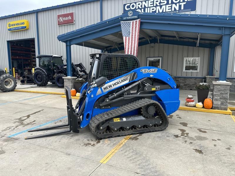 COMFORT A PRIORITY The Comfort Deluxe Cab offers up to 25 . Excellent stability and weight distribution maximize performance and safety. All-round visibility ensures high maneuverability and faster work cycles. The Comfort Deluxe Cab features excellent ergonomics and best-in-class comfort. The new color display features an integrated reversing camera. Wheels or tracks 