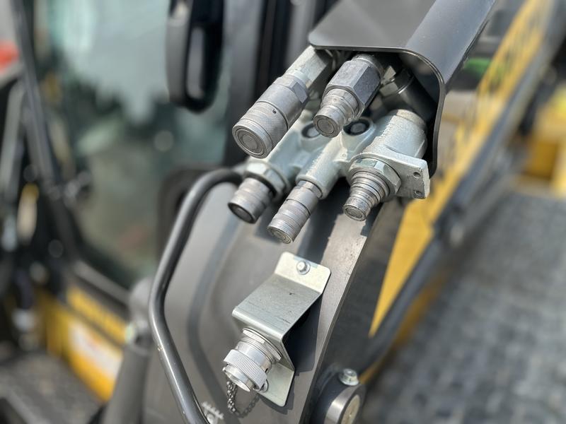 comfort a priority to boost productivity on the job C337 builds on the strength 