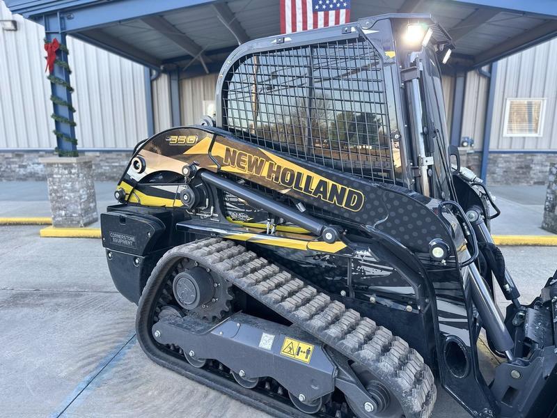 COMFORT A PRIORITY The Comfort Deluxe Cab offers up to 25 . Excellent stability and weight distribution maximize performance and safety. All-round visibility ensures high maneuverability and faster work cycles. The Comfort Deluxe Cab features excellent ergonomics and best-in-class comfort. The new color display features an integrated reversing camera. Wheels or tracks 