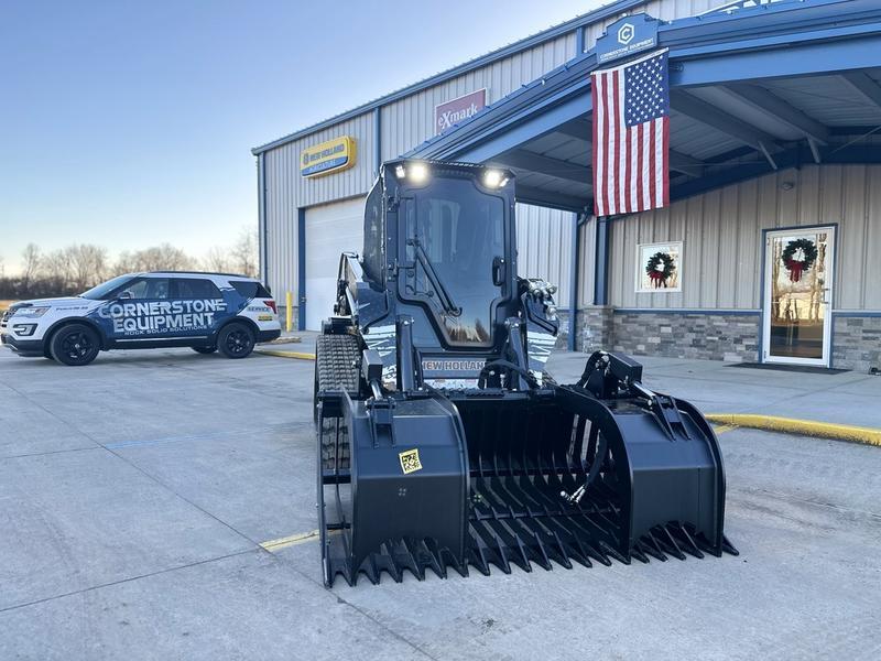 COMFORT A PRIORITY The Comfort Deluxe Cab offers up to 25 . Excellent stability and weight distribution maximize performance and safety. All-round visibility ensures high maneuverability and faster work cycles. The Comfort Deluxe Cab features excellent ergonomics and best-in-class comfort. The new color display features an integrated reversing camera. Wheels or tracks 