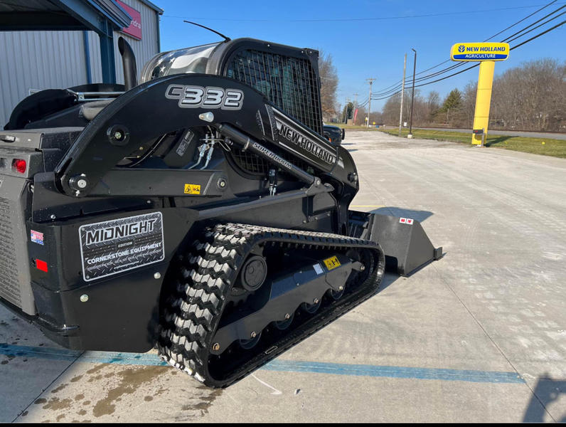 COMFORT A PRIORITY The Comfort Deluxe Cab offers up to 25 . Excellent stability and weight distribution maximize performance and safety. All-round visibility ensures high maneuverability and faster work cycles. The Comfort Deluxe Cab features excellent ergonomics and best-in-class comfort. The new color display features an integrated reversing camera. Wheels or tracks 