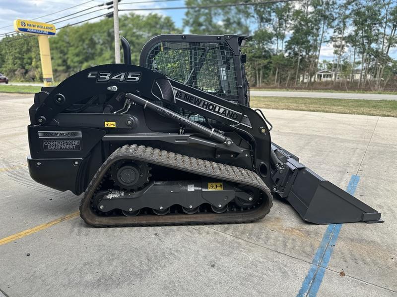 COMFORT A PRIORITY The Comfort Deluxe Cab offers up to 25 . Excellent stability and weight distribution maximize performance and safety. All-round visibility ensures high maneuverability and faster work cycles. The Comfort Deluxe Cab features excellent ergonomics and best-in-class comfort. The new color display features an integrated reversing camera. Wheels or tracks 