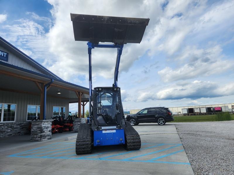 COMFORT A PRIORITY The Comfort Deluxe Cab offers up to 25 . Excellent stability and weight distribution maximize performance and safety. All-round visibility ensures high maneuverability and faster work cycles. The Comfort Deluxe Cab features excellent ergonomics and best-in-class comfort. The new color display features an integrated reversing camera. Wheels or tracks 