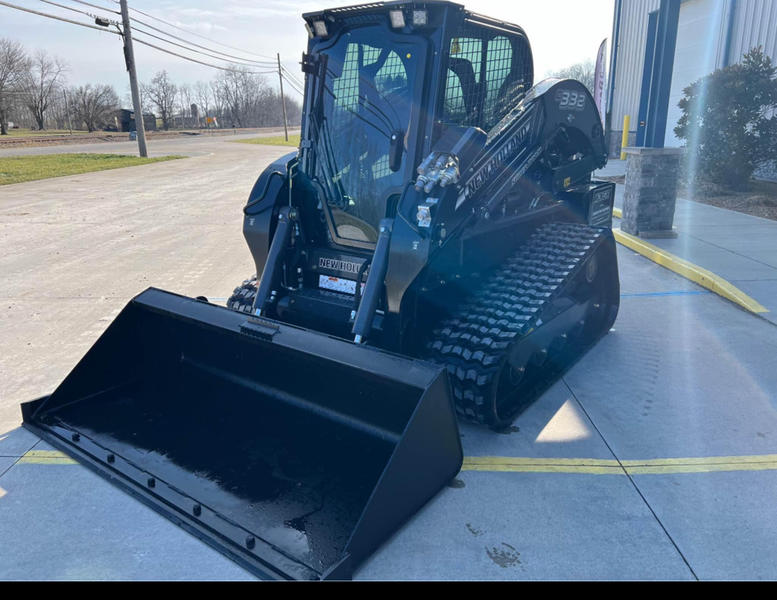 COMFORT A PRIORITY The Comfort Deluxe Cab offers up to 25 . Excellent stability and weight distribution maximize performance and safety. All-round visibility ensures high maneuverability and faster work cycles. The Comfort Deluxe Cab features excellent ergonomics and best-in-class comfort. The new color display features an integrated reversing camera. Wheels or tracks 