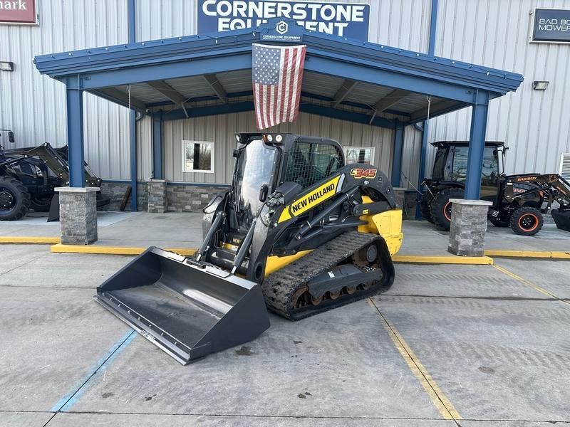 COMFORT A PRIORITY The Comfort Deluxe Cab offers up to 25 . Excellent stability and weight distribution maximize performance and safety. All-round visibility ensures high maneuverability and faster work cycles. The Comfort Deluxe Cab features excellent ergonomics and best-in-class comfort. The new color display features an integrated reversing camera. Wheels or tracks 