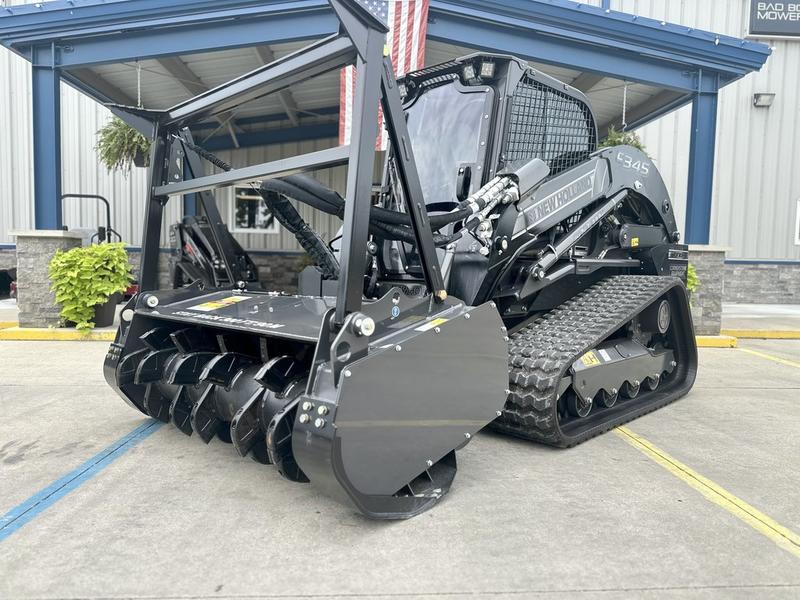 COMFORT A PRIORITY The Comfort Deluxe Cab offers up to 25 . Excellent stability and weight distribution maximize performance and safety. All-round visibility ensures high maneuverability and faster work cycles. The Comfort Deluxe Cab features excellent ergonomics and best-in-class comfort. The new color display features an integrated reversing camera. Wheels or tracks 