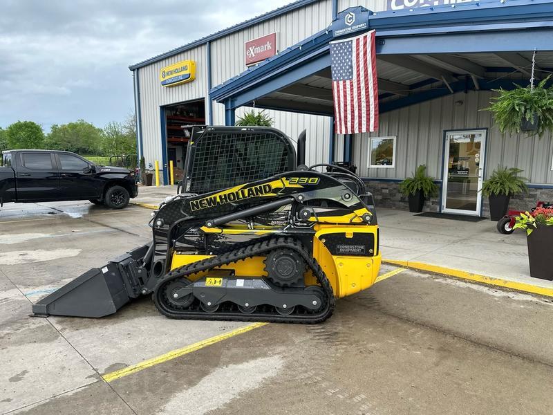 COMFORT A PRIORITY The Comfort Deluxe Cab offers up to 25 . Excellent stability and weight distribution maximize performance and safety. All-round visibility ensures high maneuverability and faster work cycles. The Comfort Deluxe Cab features excellent ergonomics and best-in-class comfort. The new color display features an integrated reversing camera. Wheels or tracks 