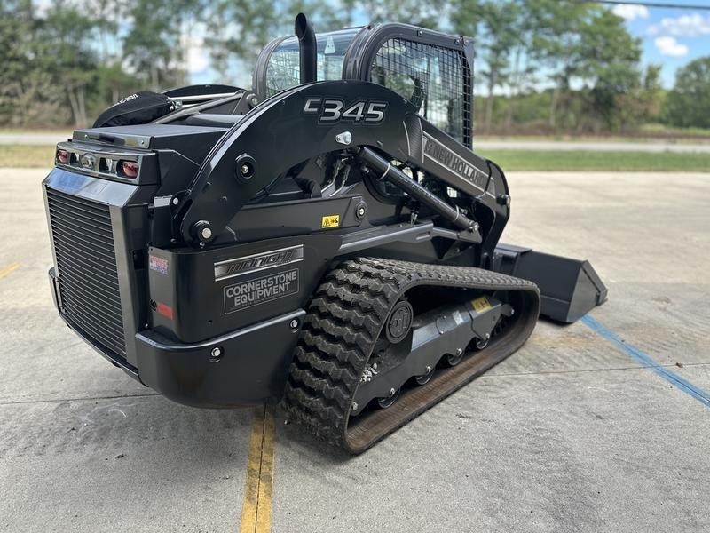 COMFORT A PRIORITY The Comfort Deluxe Cab offers up to 25 . Excellent stability and weight distribution maximize performance and safety. All-round visibility ensures high maneuverability and faster work cycles. The Comfort Deluxe Cab features excellent ergonomics and best-in-class comfort. The new color display features an integrated reversing camera. Wheels or tracks 