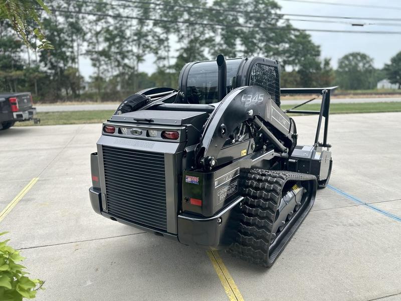 COMFORT A PRIORITY The Comfort Deluxe Cab offers up to 25 . Excellent stability and weight distribution maximize performance and safety. All-round visibility ensures high maneuverability and faster work cycles. The Comfort Deluxe Cab features excellent ergonomics and best-in-class comfort. The new color display features an integrated reversing camera. Wheels or tracks 