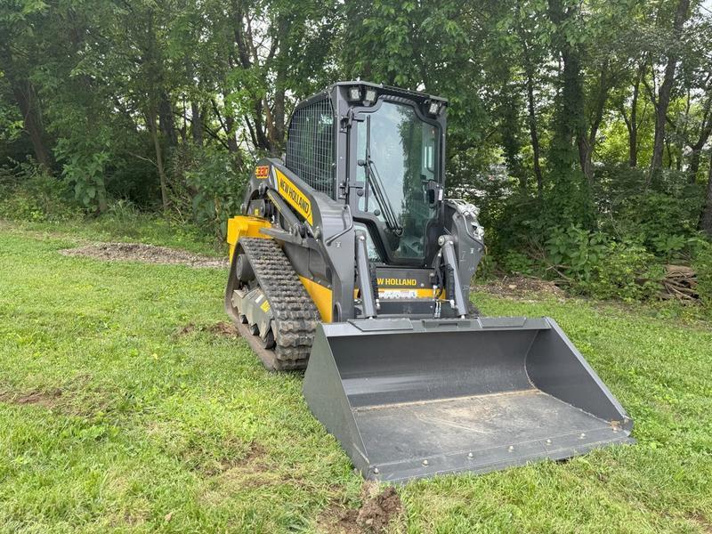 COMFORT A PRIORITY The Comfort Deluxe Cab offers up to 25 . Excellent stability and weight distribution maximize performance and safety. All-round visibility ensures high maneuverability and faster work cycles. The Comfort Deluxe Cab features excellent ergonomics and best-in-class comfort. The new color display features an integrated reversing camera. Wheels or tracks 