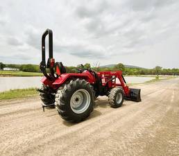 THOSE EXTENDED WORKDAYS COMFORTABLE The mComfort seat is designed for maximum ergonomic convenience Name 4500 Series Trim Name 4540 4WD Generic Type 