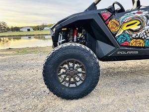 Polaris Z26S4P92BL - RZR PRO S 4 CALAVARA LIMITED EDITION VIN 3NSS4P923TG143923 Color BLACK Engine 4 STROKE TWIN CYLINDER TURBO Horsepower 181 Transmission AUTOMATIC PVT Fuel Type Gas Status Available Drive 4WD Recommendations 2025 Polaris 