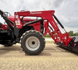 THOSE EXTENDED WORKDAYS COMFORTABLE The mComfort seat is designed for maximum ergonomic convenience Name 4500 Series Trim Name 4540 4WD Generic Type 