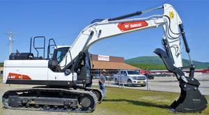 daily maintenance quick and easy Conventional tail swing for leading lift capacity Overview The turbo-charged Bobcat Name Large Excavators Trim Name E165 Generic Type 