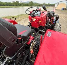 THOSE EXTENDED WORKDAYS COMFORTABLE The mComfort seat is designed for maximum ergonomic convenience Name 4500 Series Trim Name 4540 4WD Generic Type 